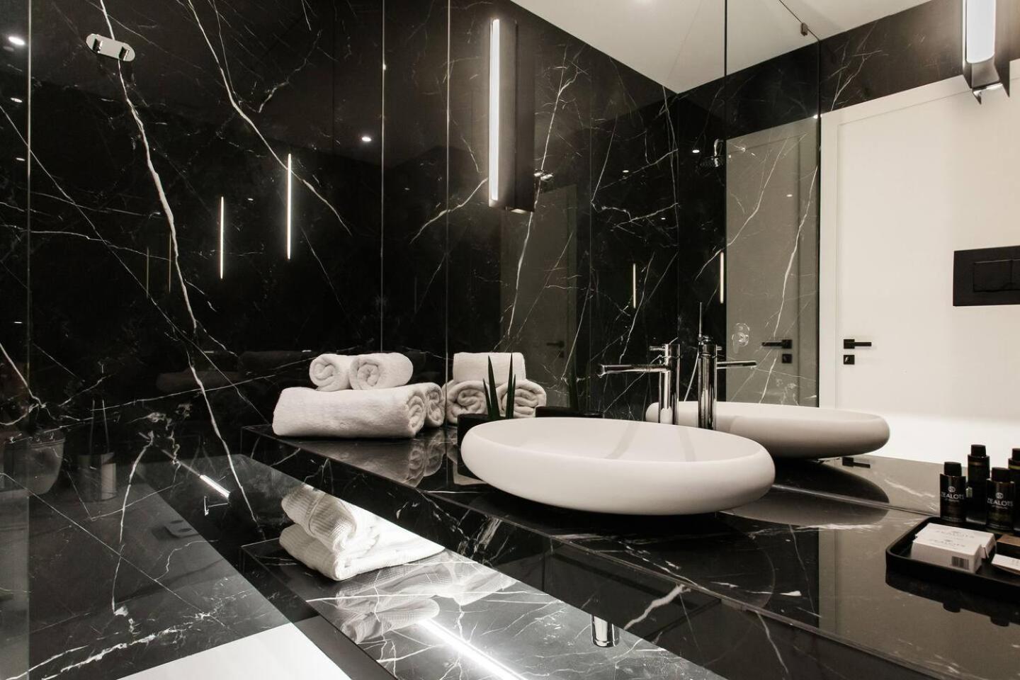 2 Sidebyside Suites In Athens Riviera By The Olon Exteriör bild