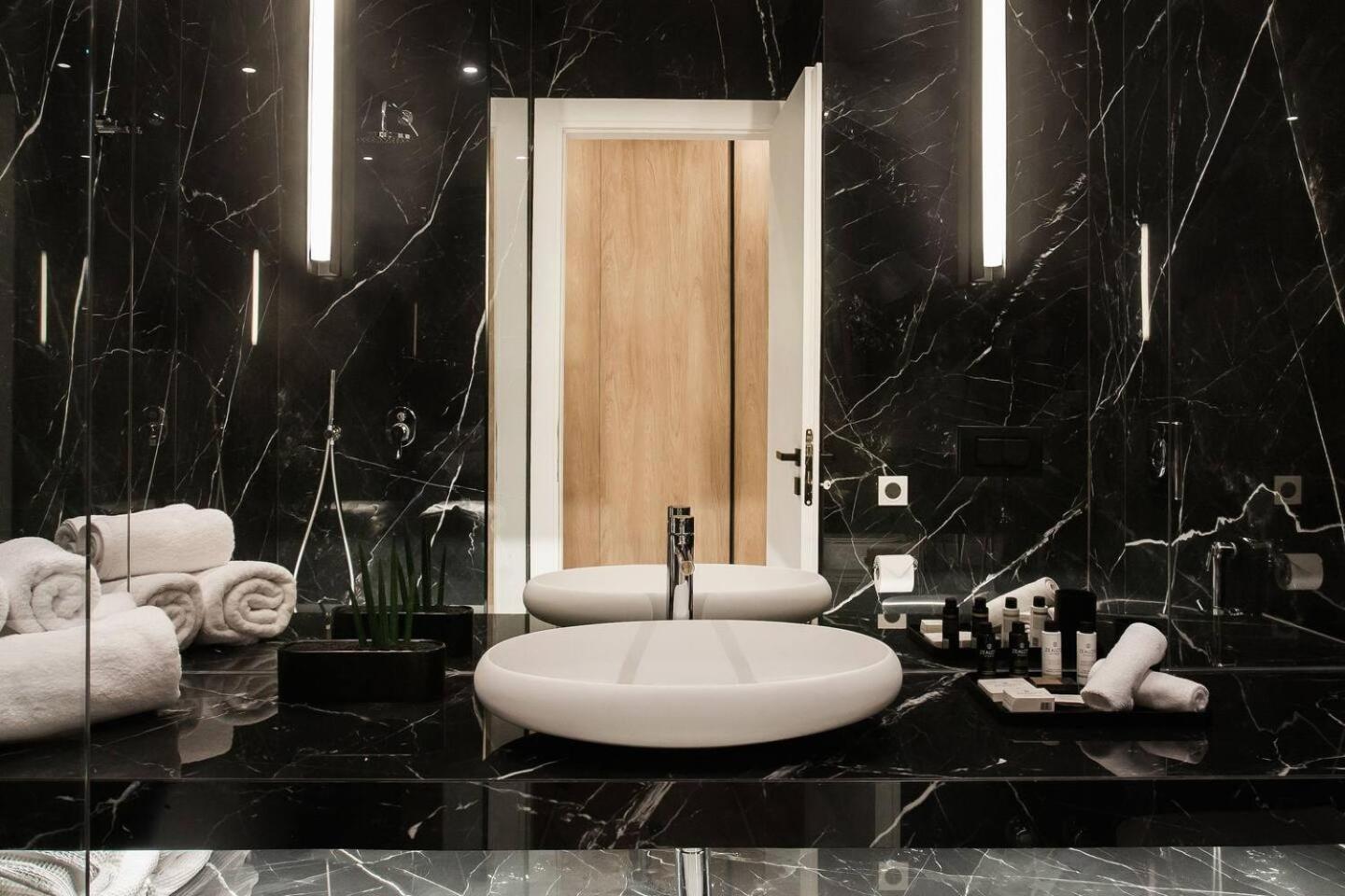 2 Sidebyside Suites In Athens Riviera By The Olon Exteriör bild